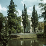 119161 Gezicht op de huizen Maliesingel 19 en 20 te Utrecht, met op de voorgrond de Stadsbuitengracht.